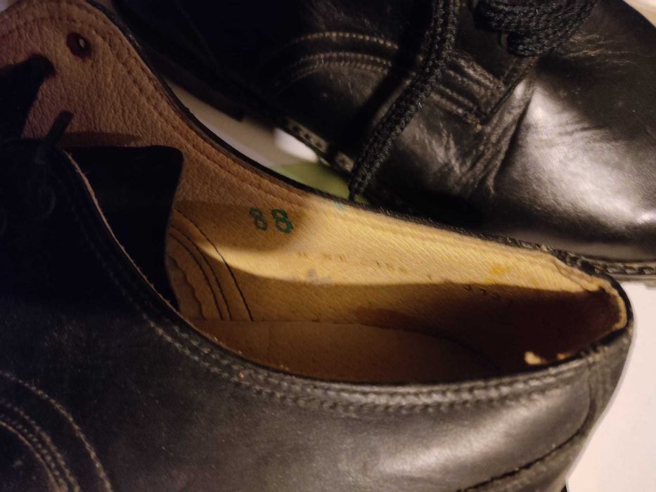 Нови Социалистическа носталгия антични обувки от времето на соца