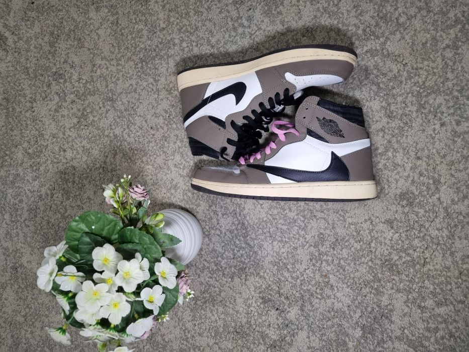 Jordan 1 high mocha travis scott