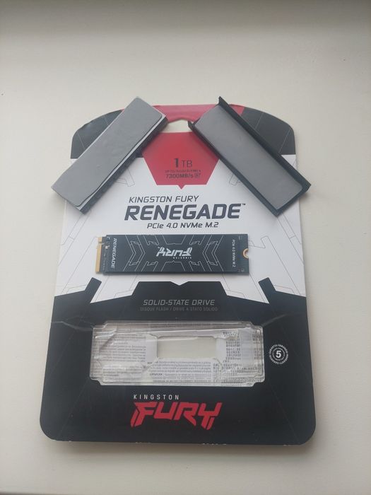 Продам kingston fury renegade 1 tb