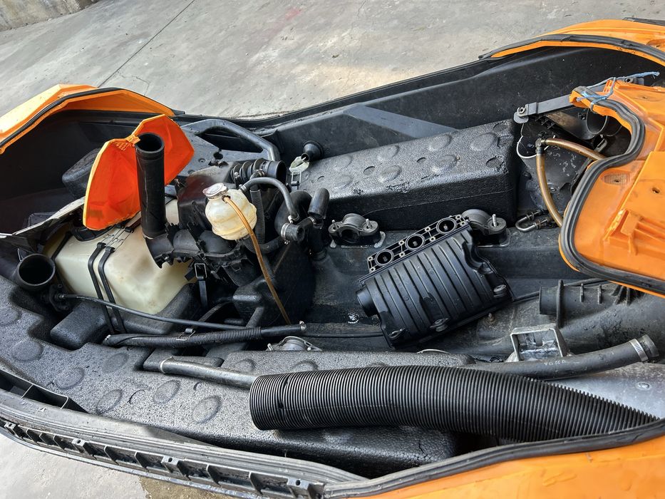 Jet ski Sea Doo Spark 90 на части