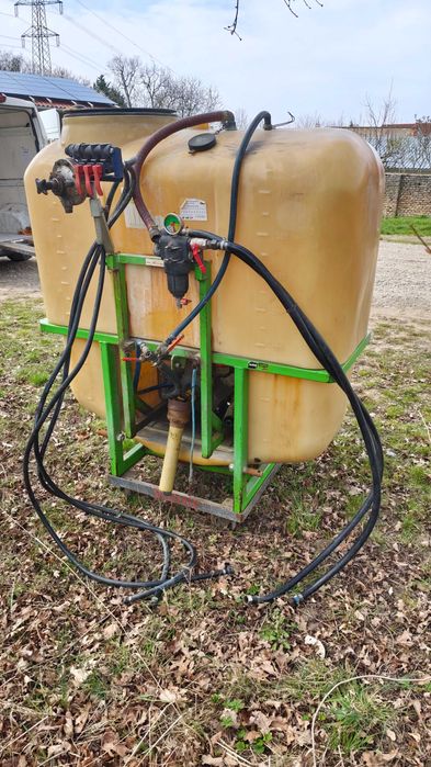 Vand atomizor 700L pomi fructiferi si vita de vie,  5500 lei neg