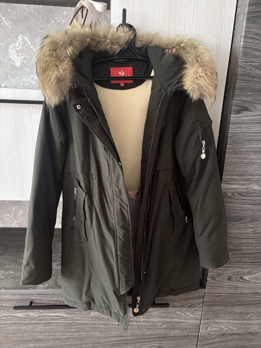 зимняя куртка (типа парки)