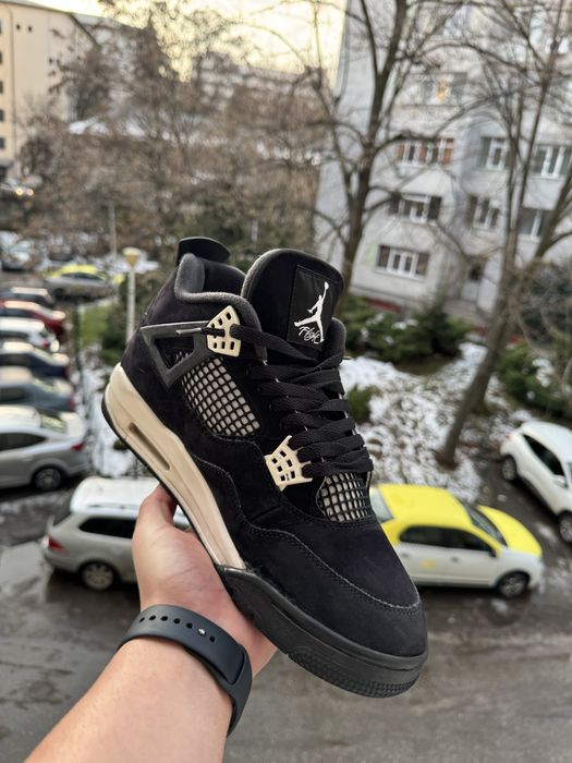 Air Jordan 4 Retro White Thunder