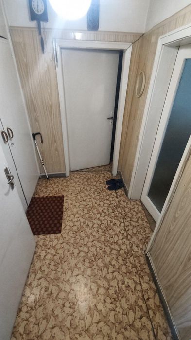 Продава се Тристаен апартамент в Карнобат - 72 кв.м за 903 €/кв.м - Снимка #2