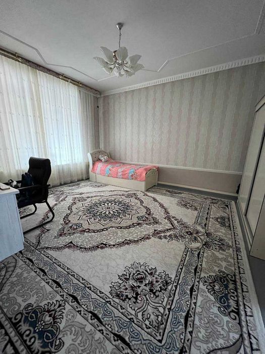 Продается большой дом 10 сот 12 ком в городе не далеко от метро