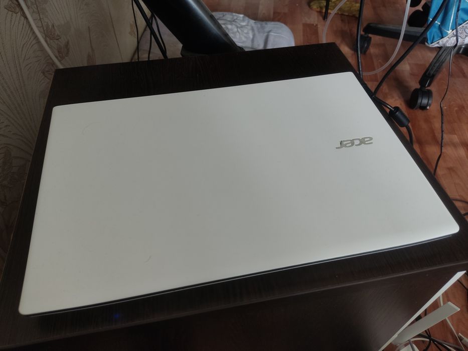 Aser aspire E-5 Core i3 -7020/ gtx 940mx