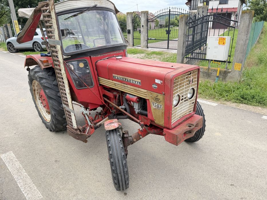 Tractor International 353 cu cositoare !