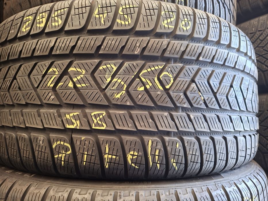 2 anvelope 295/45 R20 Pirelli