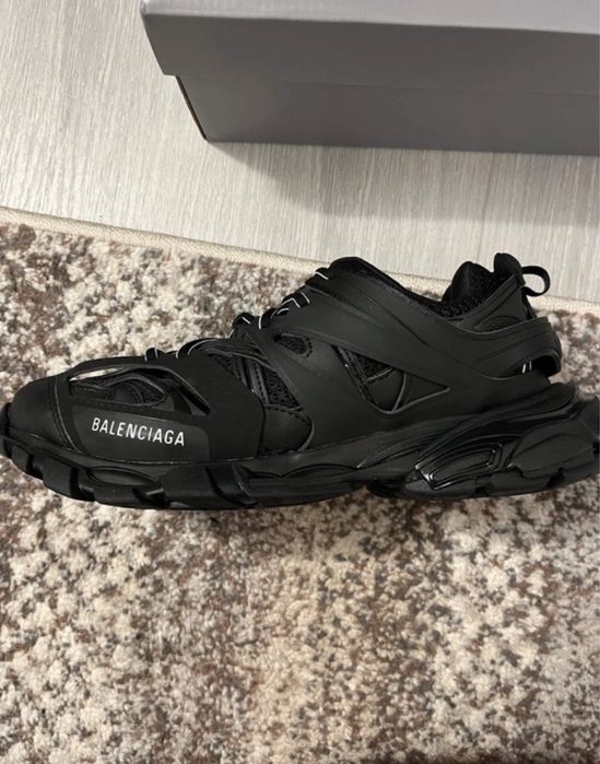 Balenciaga track