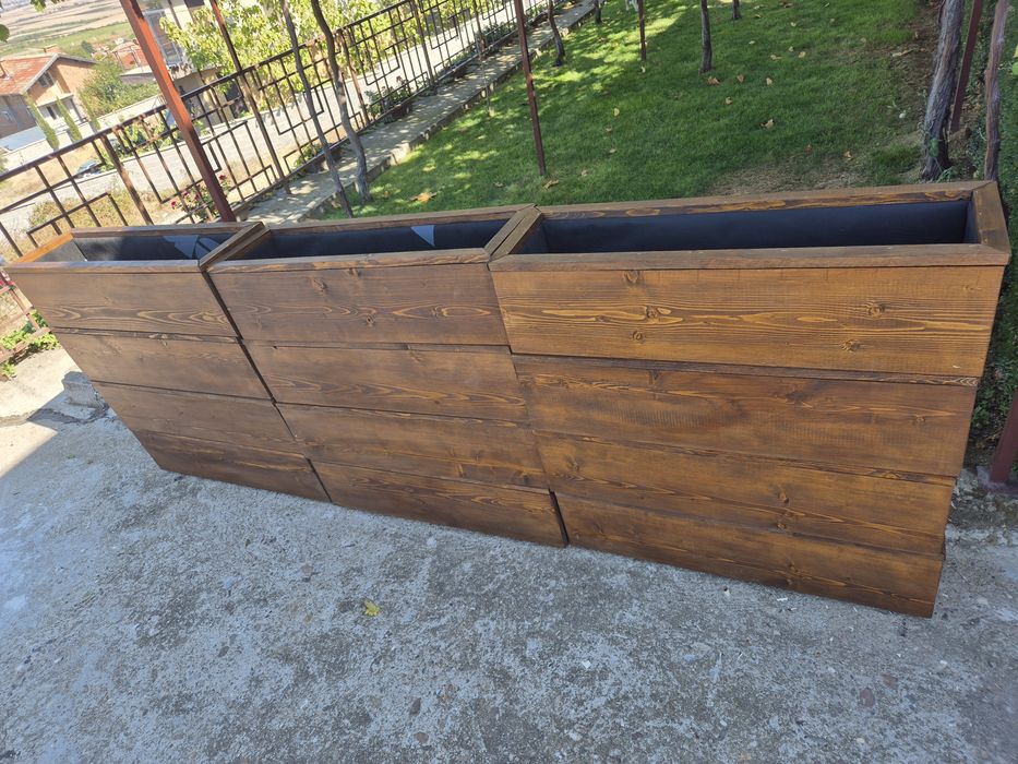 Дървени кашпи и саксии