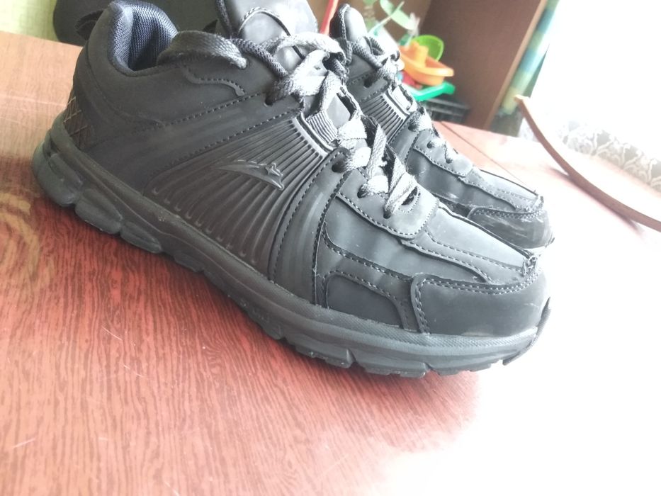 Подростковые кроссовки демисезонные