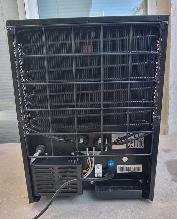 Хладилна витрина за вино Klarstein 31L