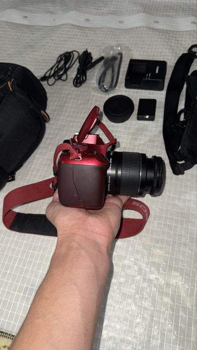 Canon EOS 1100D kit 18-55 красный