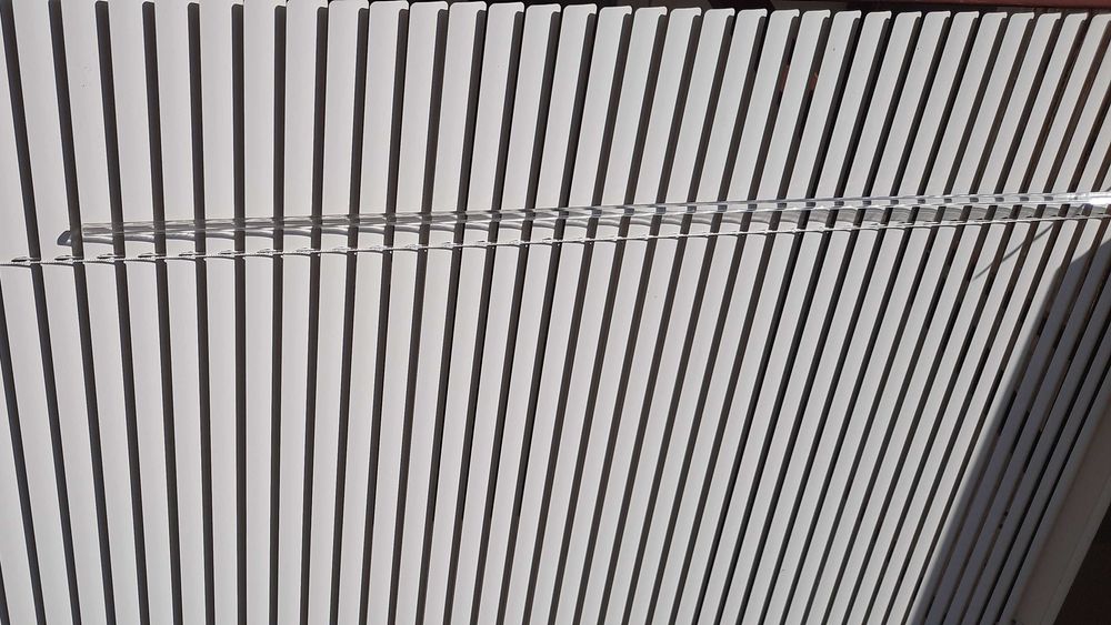 Jaluzele orizontale pentru vitrine/terase