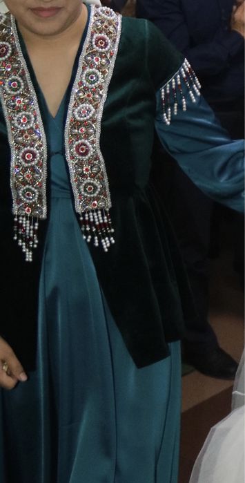 Қамзол изумрудного цыета