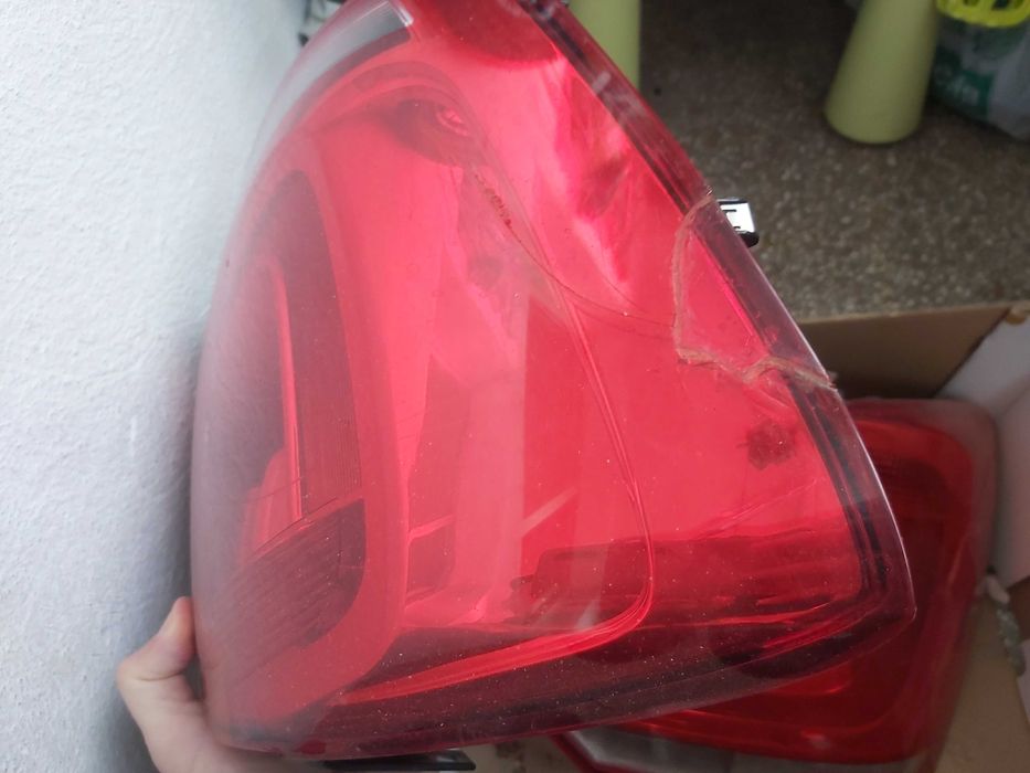 Stopuri / Triple VW Polo 6R (ambele au sticla crapata)