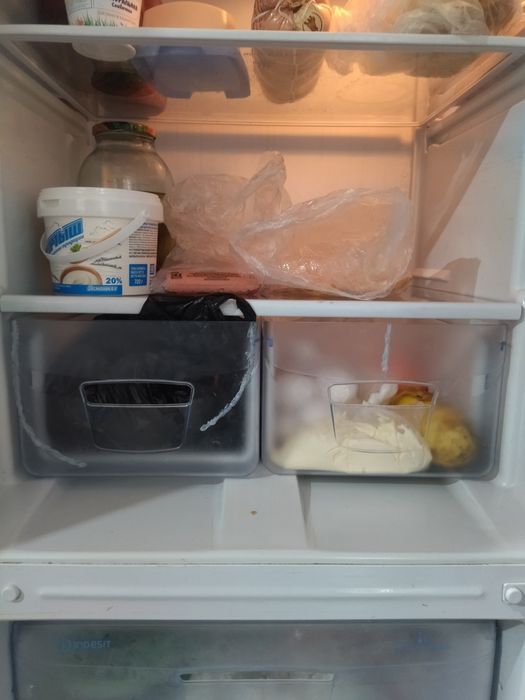 Холодильник indesit