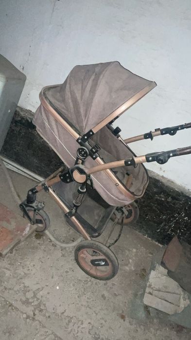 Коляска и ходонок сатылады