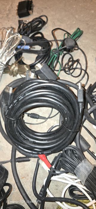 Diverse cabluri.