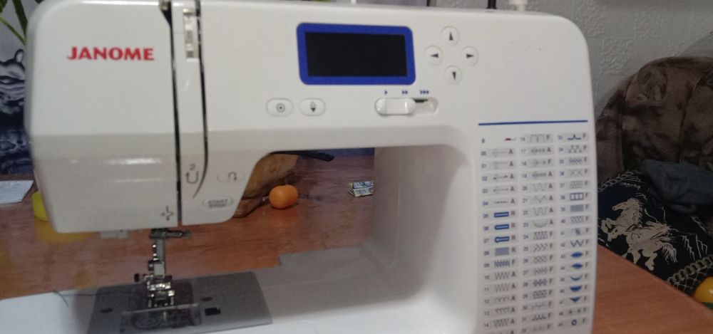 Продам швейную машину