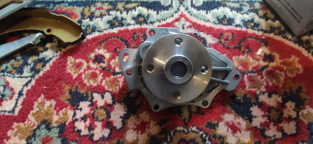 Помпа (T-225 Dolz)  Toyota