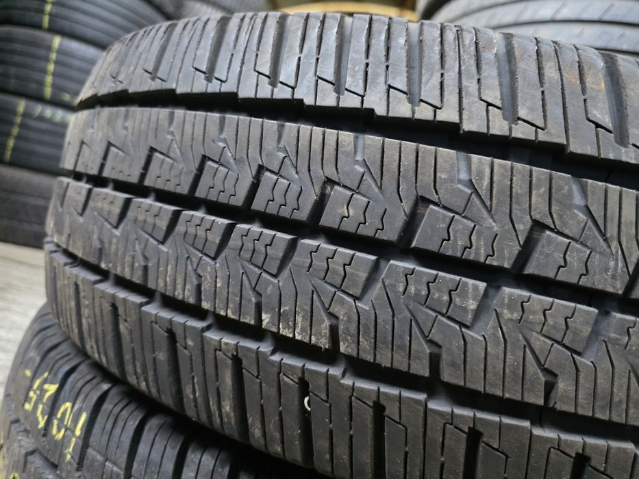 2бр Всесезонни гуми за Бус 215 65 16С - Continental
