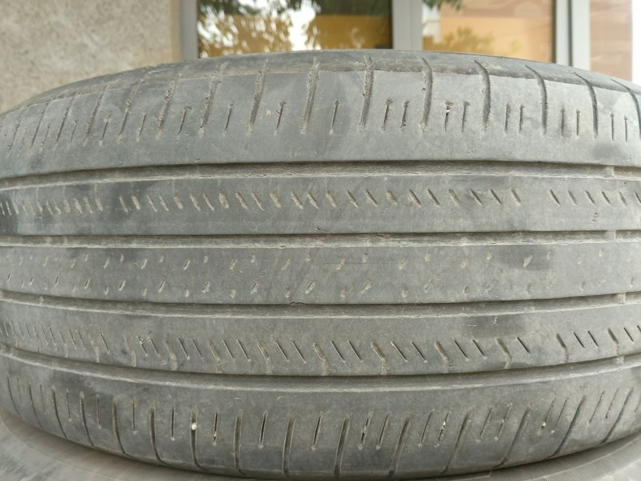 Продам шины б/у R18 235/65