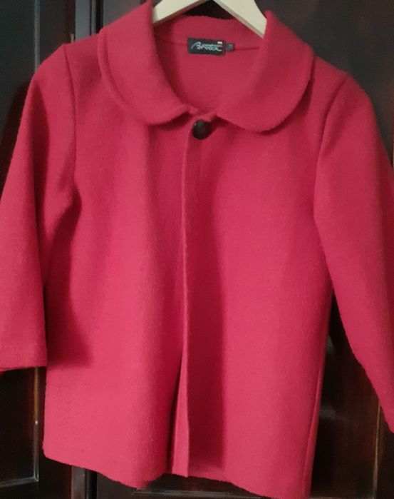 haină/ bolero roșie și albastră 1 buc 30 lei/ 2 buc.50 lei