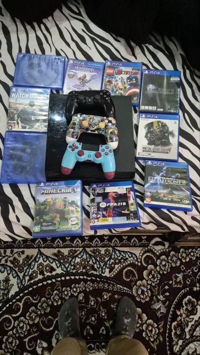 Игровой приставка playstation 4