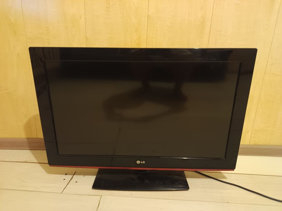 LG телевизор в хорошем состоянии