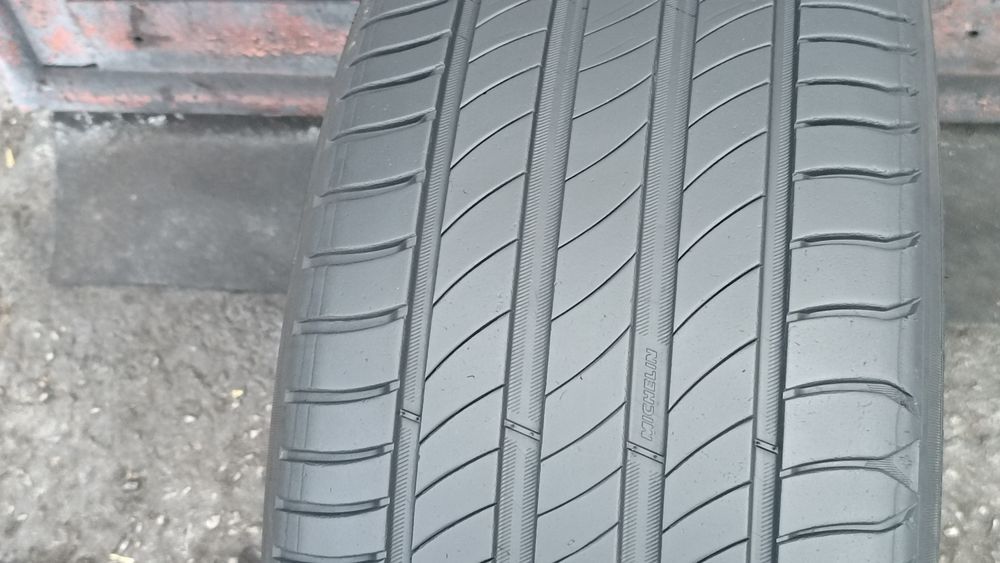 245/40/18 Michelin