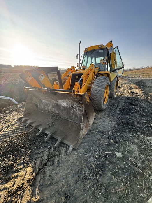 Buldoexcavator JCB 4 cx impecabil  6200 ore de functionare