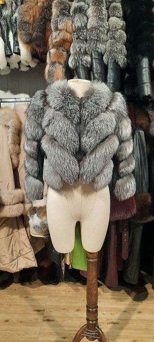сезонно намаление на дамски палта от естествен косъм лисица