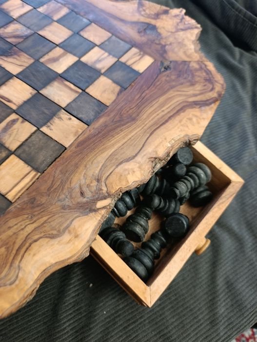 Ръчно направен шахмат игра от маслиново дърво