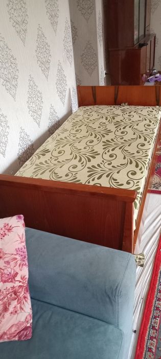 Продаю 2  кровати из чистого дерева