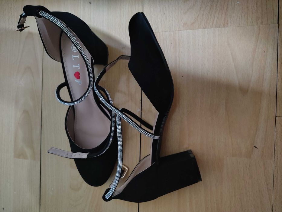 Sandale cu toc elegante