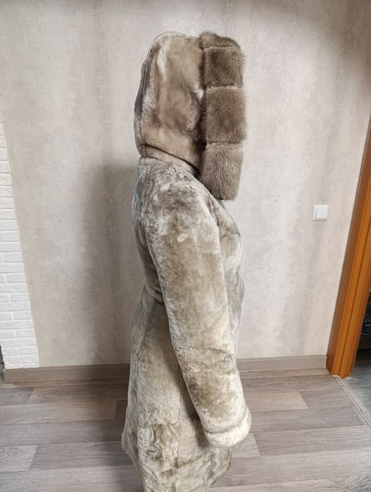 Продам шубу Натуральная. Мутон.