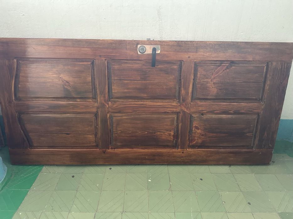 Дверь из натуральной древесены