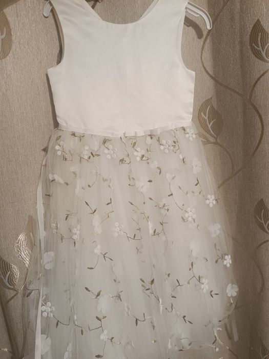 Продам очень красивое платье для девочки