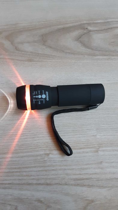 Vând lanternă cu zoom nouă