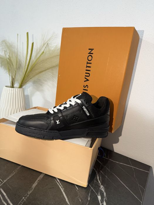 Adidasi Louis Vuitton