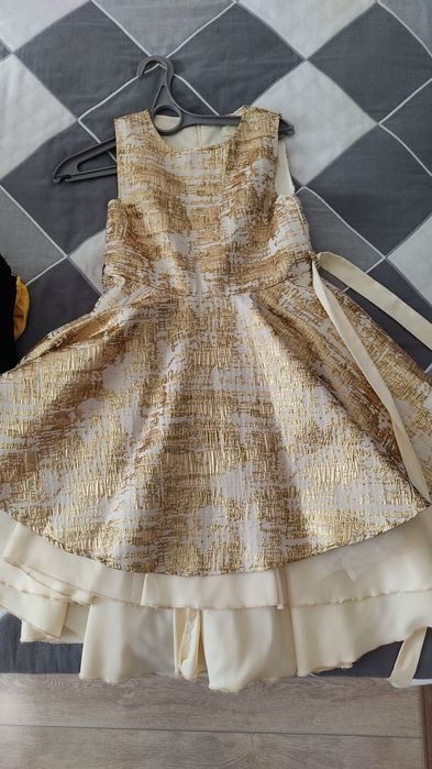 Продам платья на девочку.