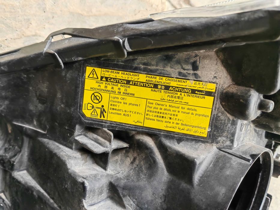 Фар Subaru Outback Xenon десен / Фар Subaru Ledacy Оригинален