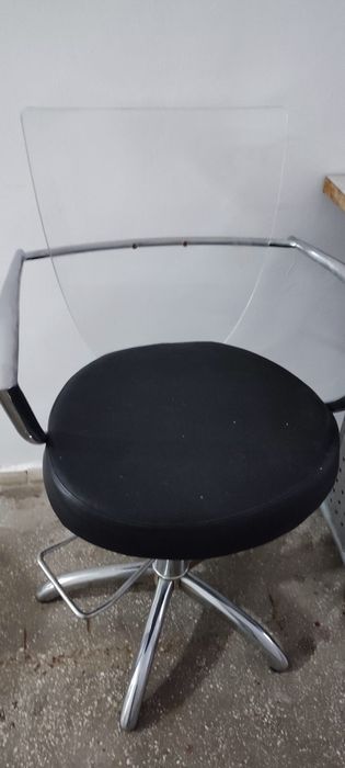 Scaune folosite pentru coafor