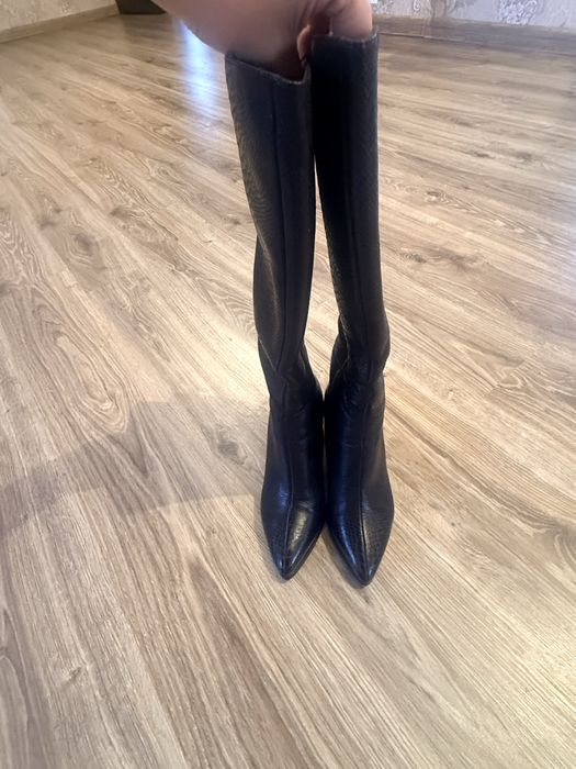 Продам кожаные сапоги.