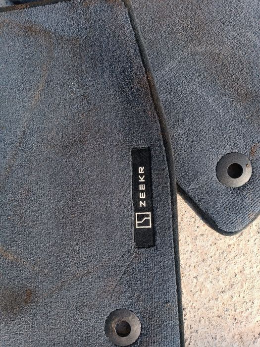 Полики zeekr 001