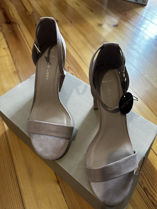 Нови сандали на ток