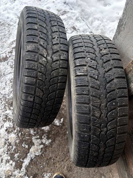 Продам 2 зимние шины (покрышки)