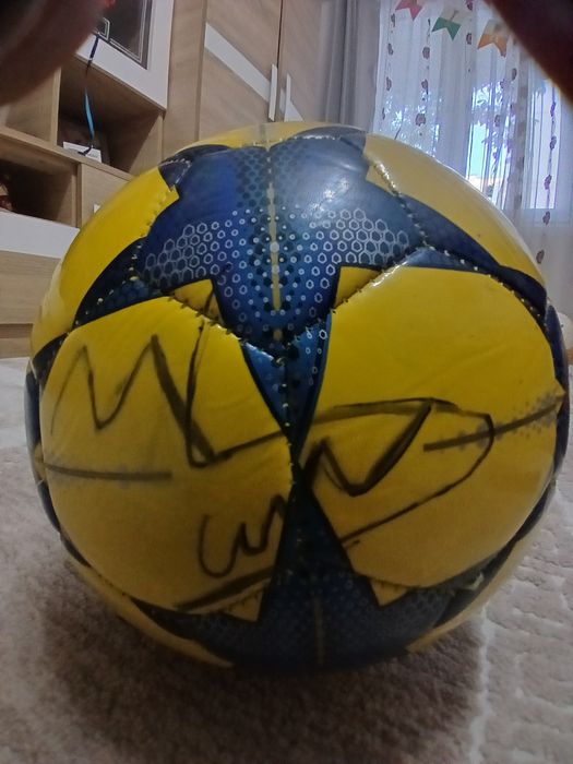 Minge semnată de Mohamed Salah