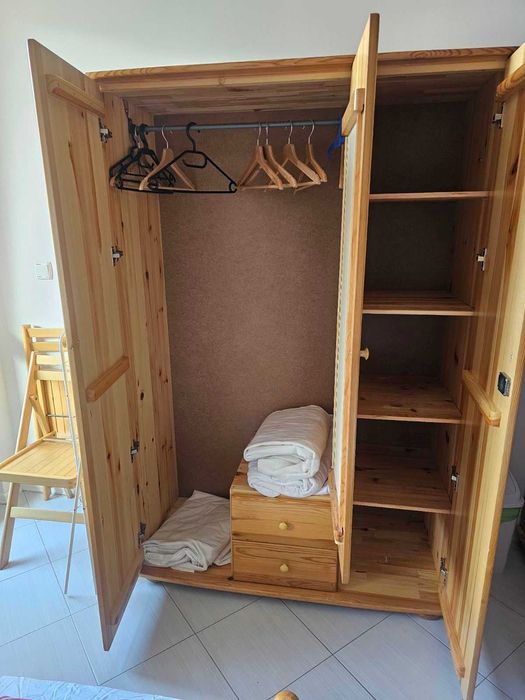 ПРОДАВАМ МЕБЕЛИ ОТ ДЪРВО/ЧАМ/ В БОРОВЕЦ+ПОДАРЪК 4 МАТРАКА